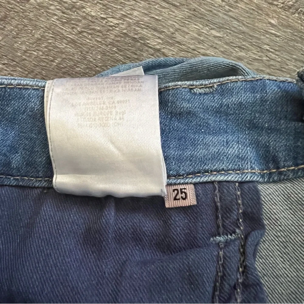 GUESS Curvy Sophia Skinny Jeans - Picture 9 of 9